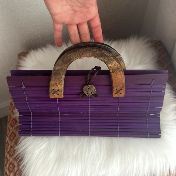 Purple wooden collapsible carved bamboo handbag - Picture 3 of 7